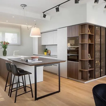 Tereza Zadarvillas *